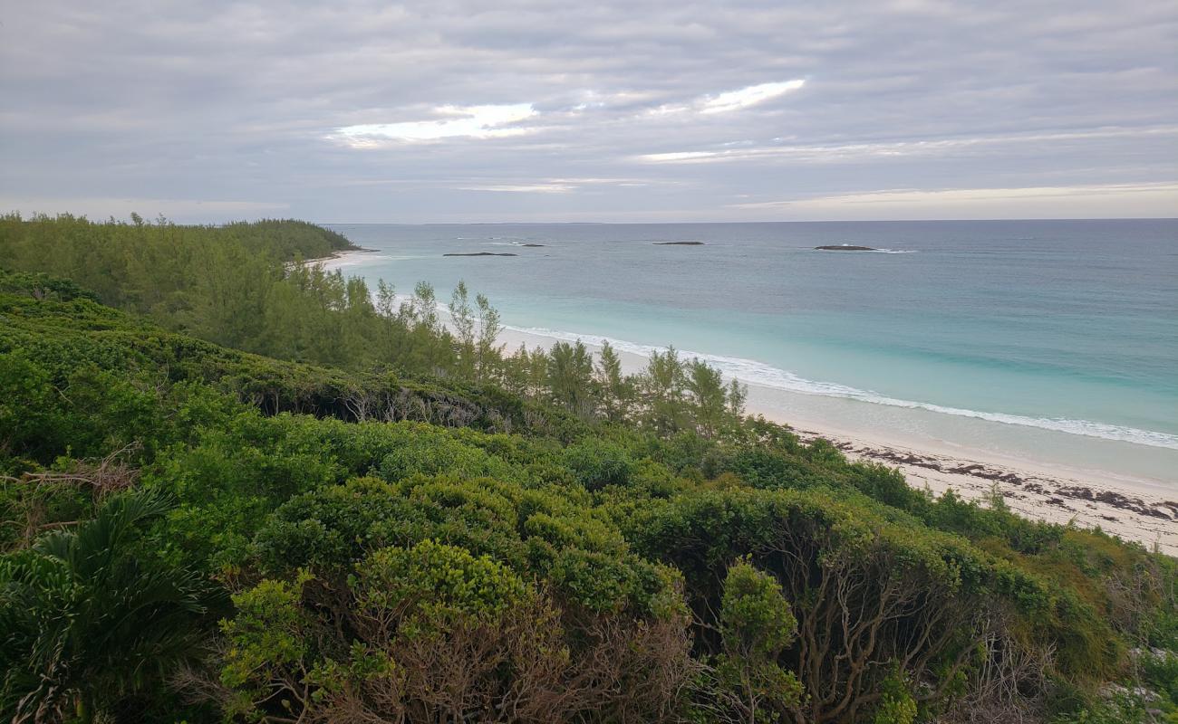 Foto de Great Abaco Hwy beach con brillante arena fina superficie