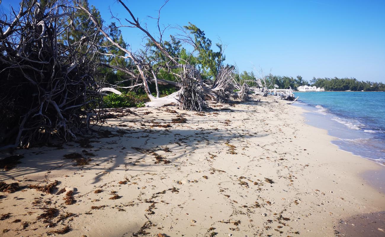 Foto de Yamacraw beach con brillante arena fina superficie