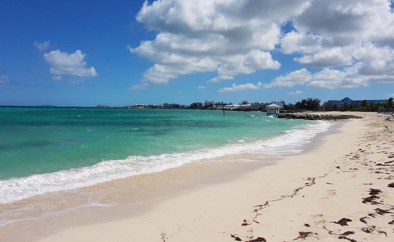 Foto de Sandyport beach con brillante arena fina superficie