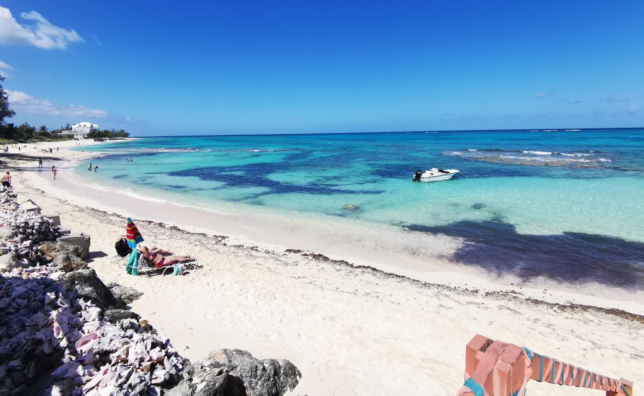 Foto de Chateau Del Mar con brillante arena fina superficie