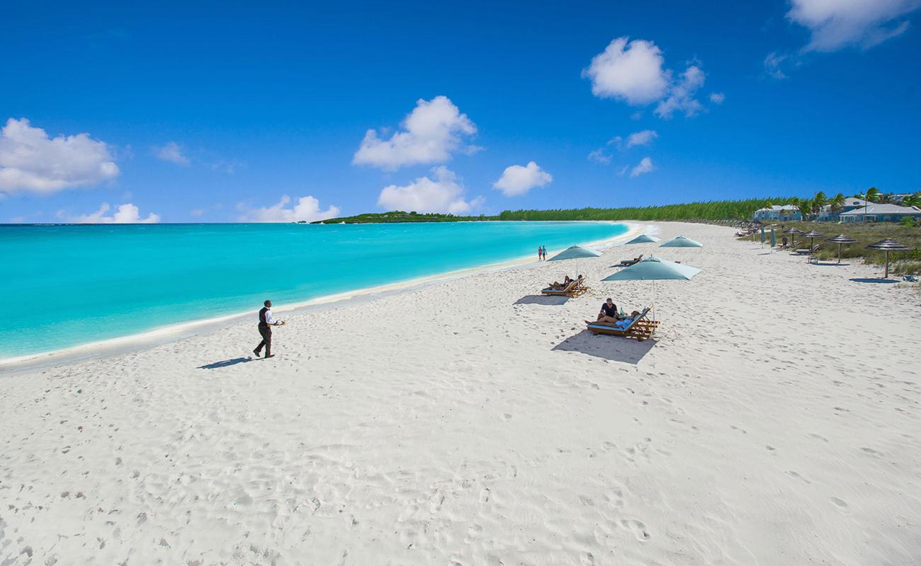 Foto de Playa de Sandals Emerald Bay con arena fina blanca superficie