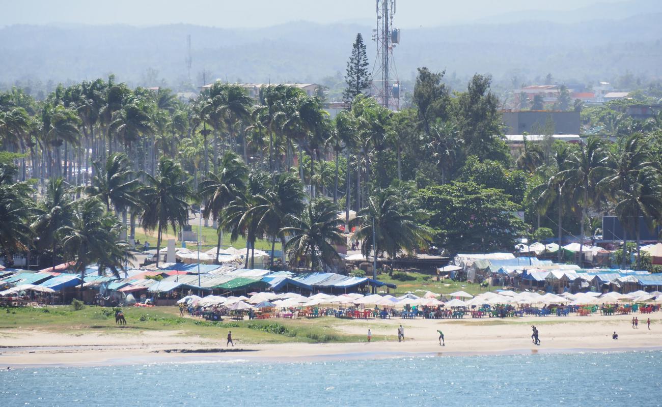 Foto de Toamasina Beach con arena brillante superficie