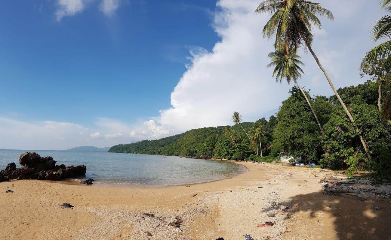 Foto de Sayak Island Beach con arena brillante superficie