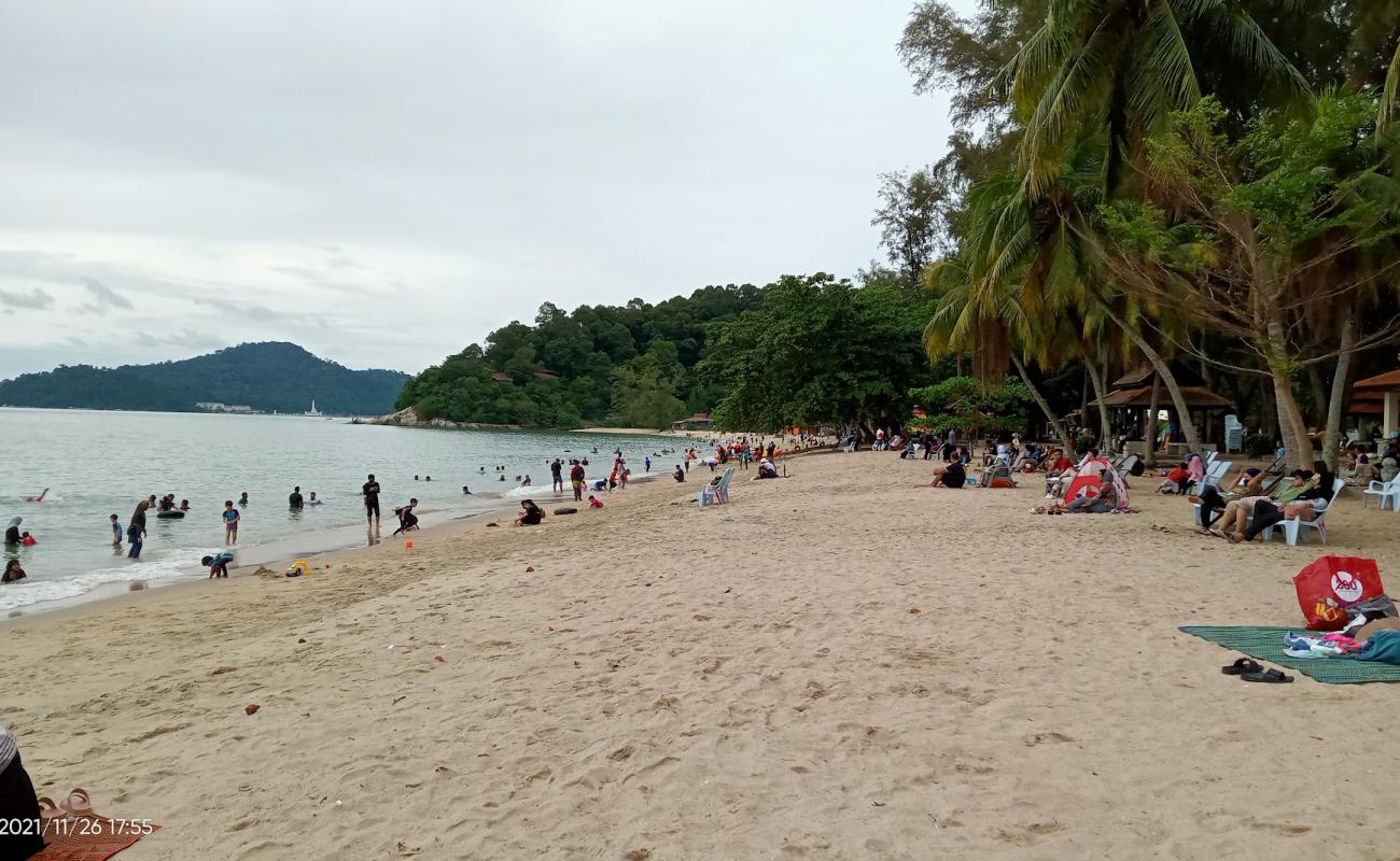 Foto de Teluk Batik Beach con arena brillante superficie