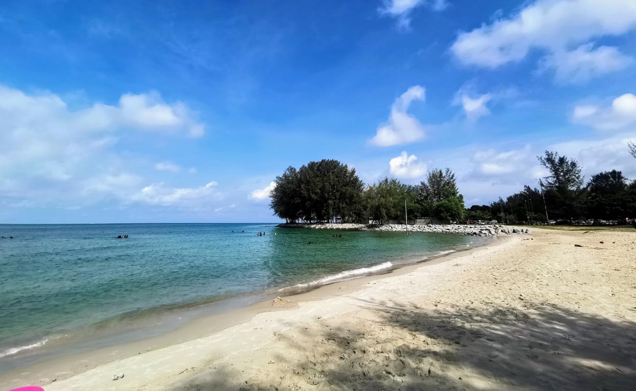 Foto de Cahaya Negeri beach con arena brillante superficie