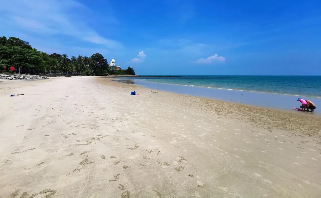 Foto de Port Dickson Beach con brillante arena fina superficie