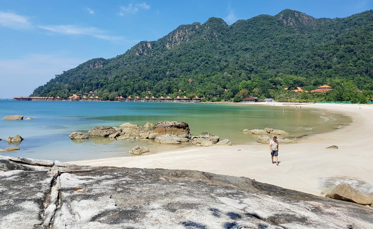 Foto de Kok Langkawi Beach con brillante arena fina superficie