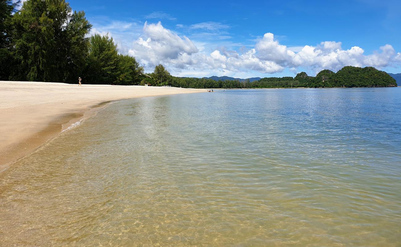 Foto de Tanjung Rhu Beach con arena brillante superficie