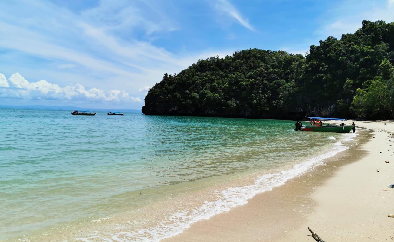 Foto de Pasir Panjang Beach con arena brillante superficie