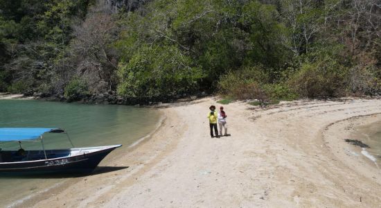 Talam Dua Muka Beach