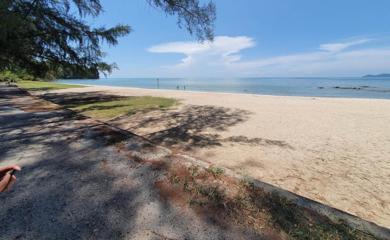 Foto de Teluk Bayu Beach con arena brillante superficie