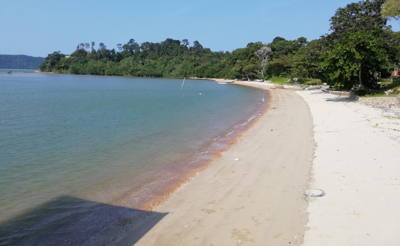 Foto de Penyabung Beach con arena brillante superficie