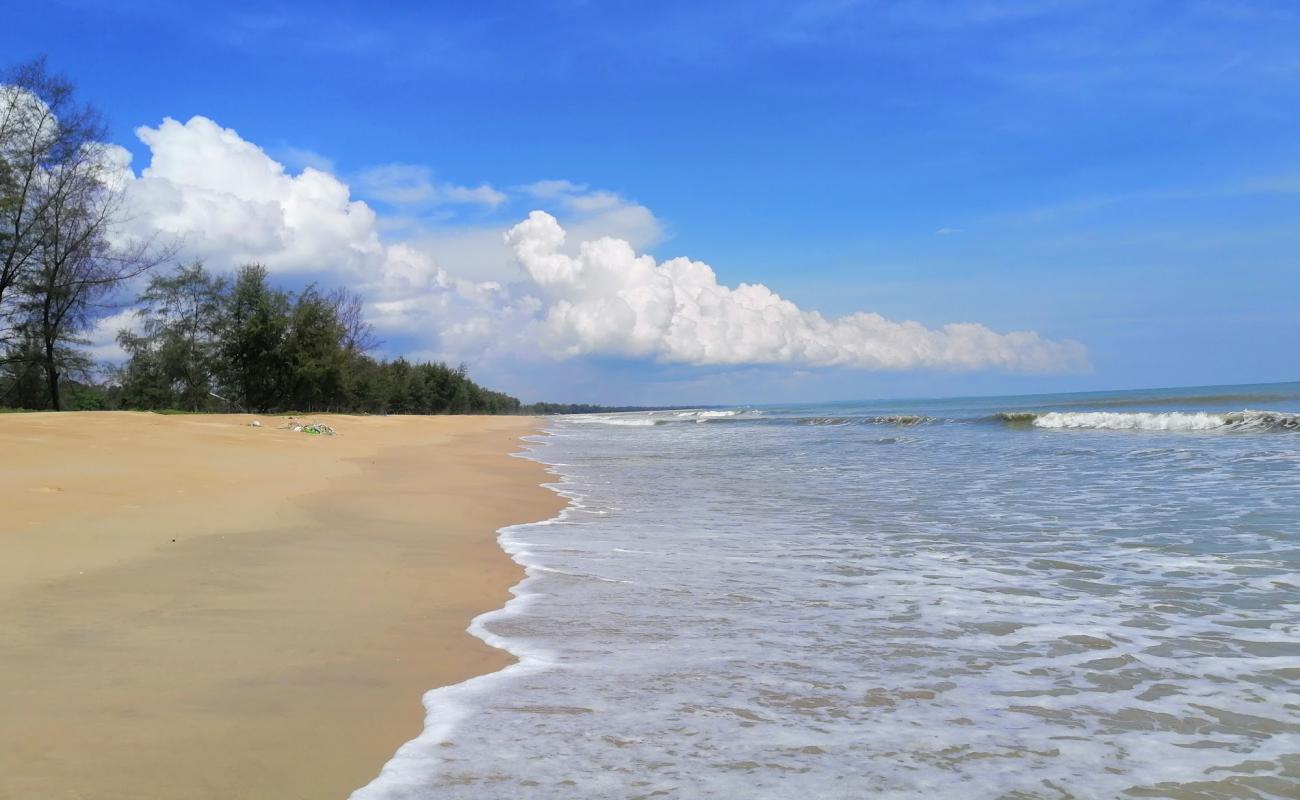 Foto de Lanjut Beach con arena brillante superficie