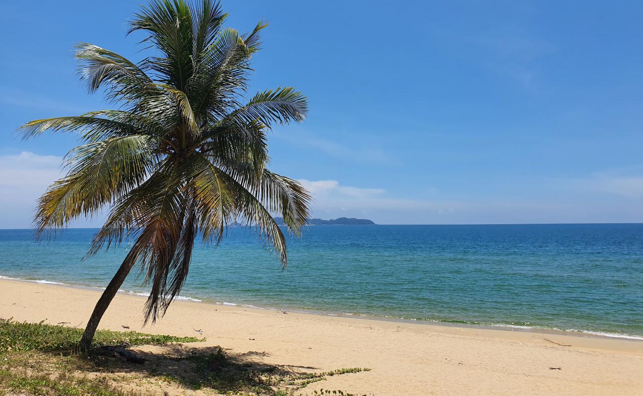 Foto de Peranginan Kelulut Beach con arena brillante superficie