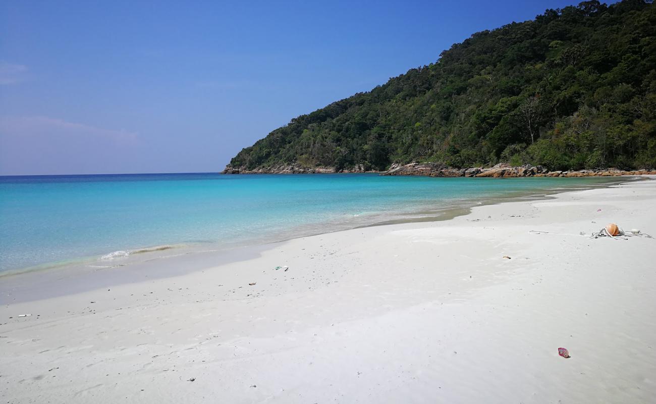 Foto de Playa Taaras con arena blanca superficie