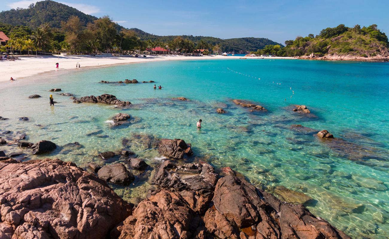 Foto de Playa de Pasir Panjang con arena brillante superficie