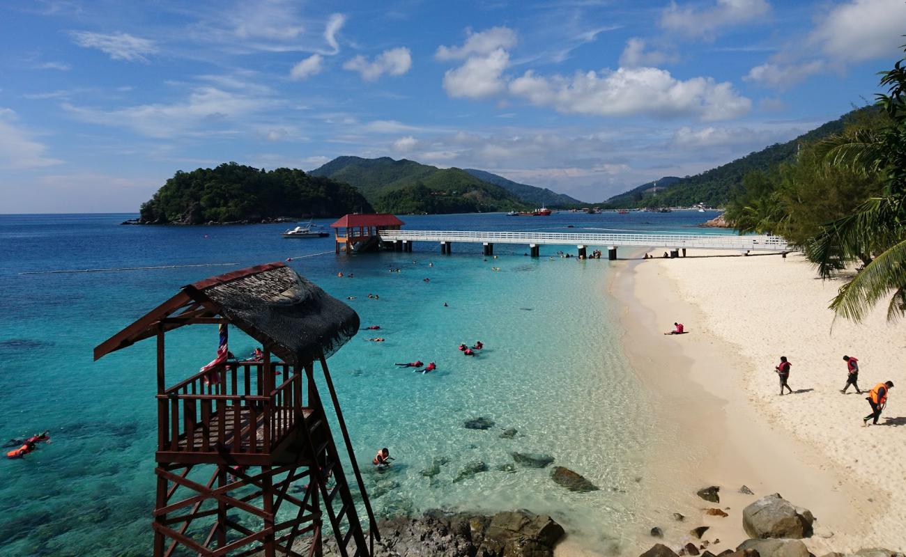 Foto de Playa de Kuala Terengganu con arena blanca superficie