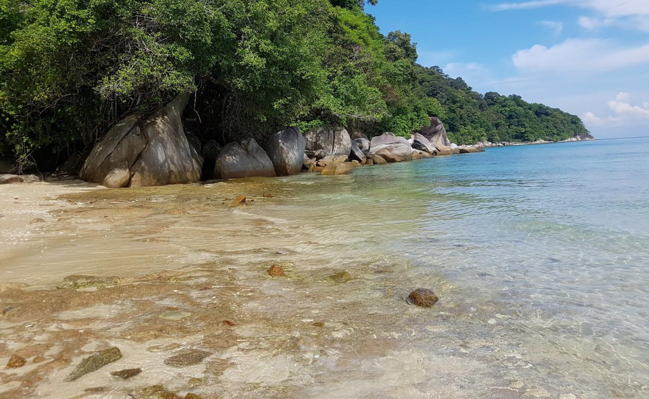 Foto de Lata Air Berani con arena brillante superficie