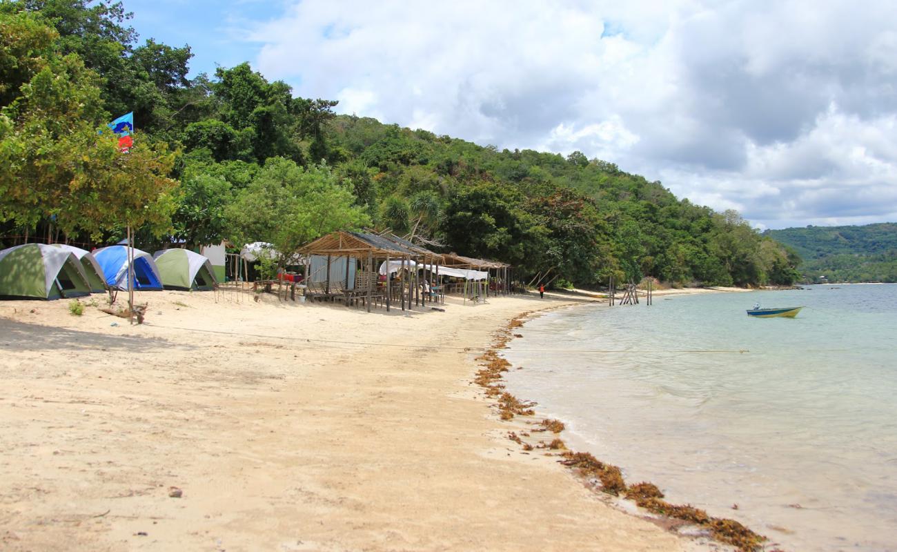 Foto de Rang Bulan Beach con brillante arena fina superficie