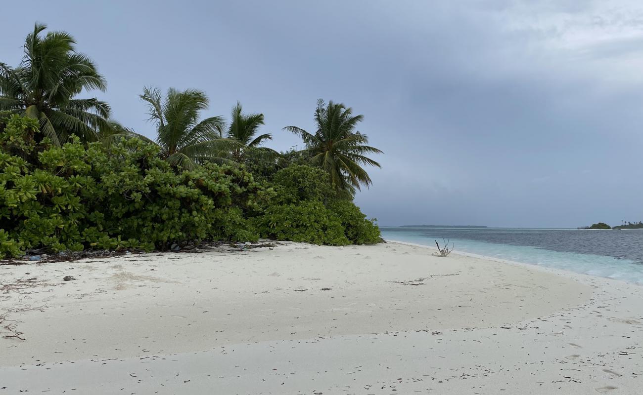 Foto de Faathihutta Beach con arena fina blanca superficie