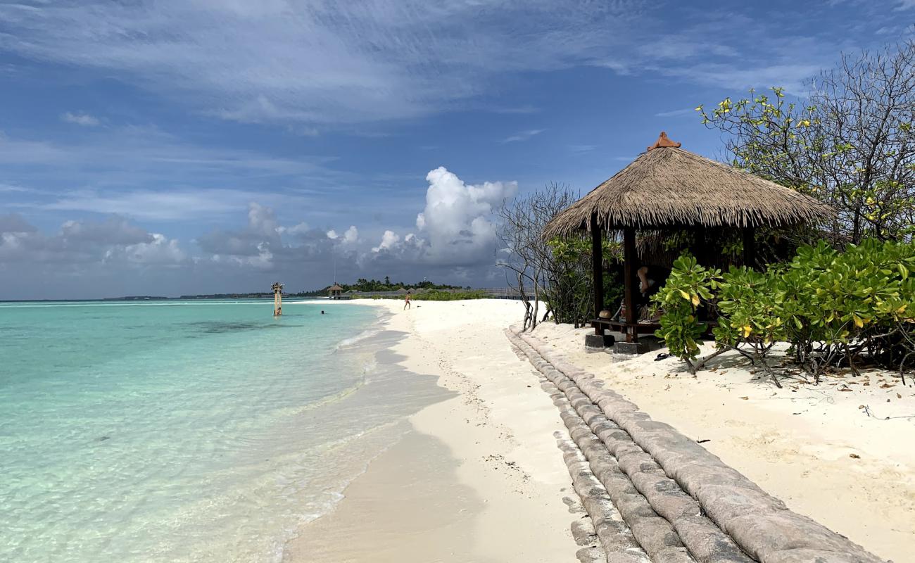 Foto de Playa de Dhigurah con arena blanca superficie