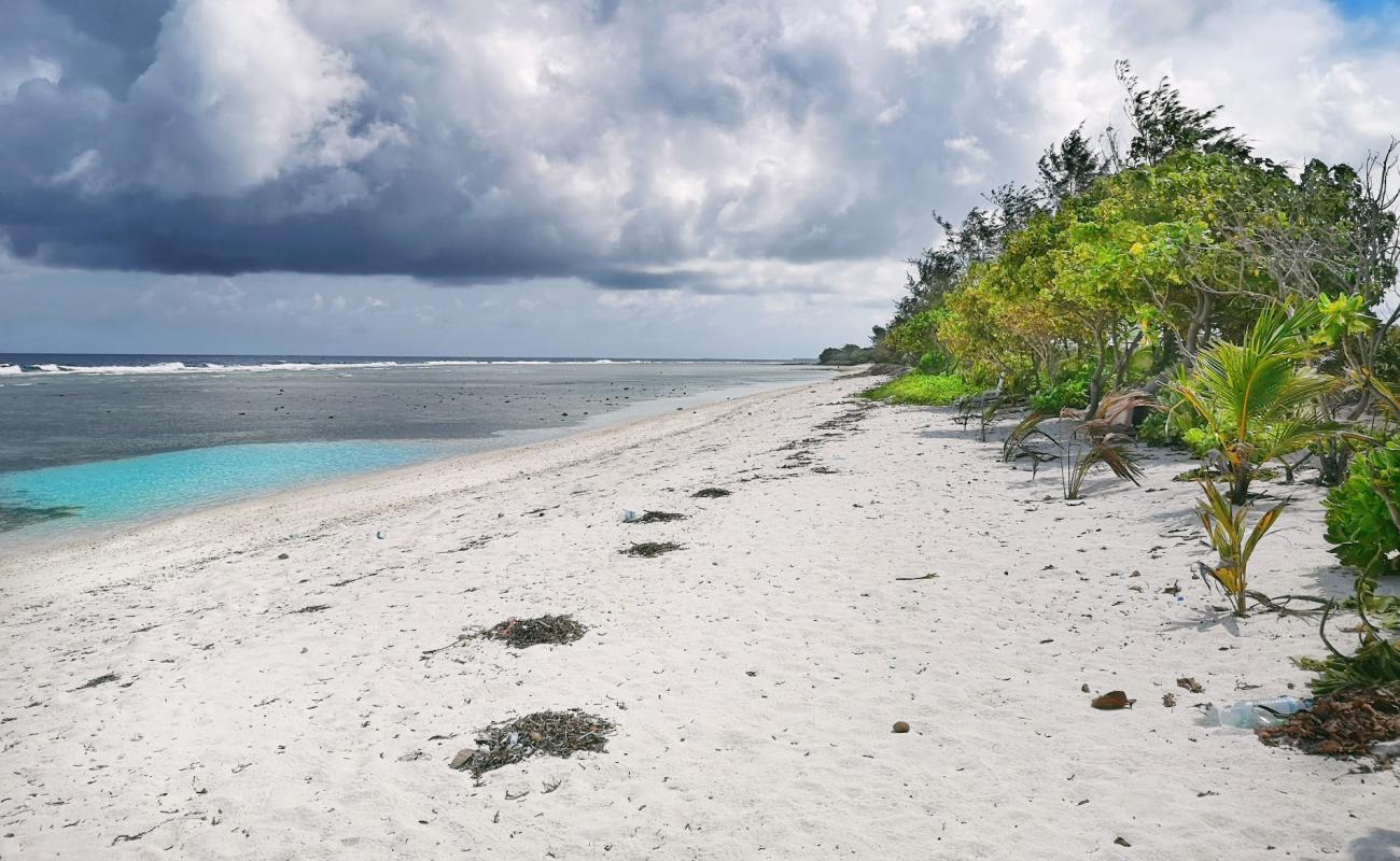 Foto de Villingili Beach con arena blanca superficie