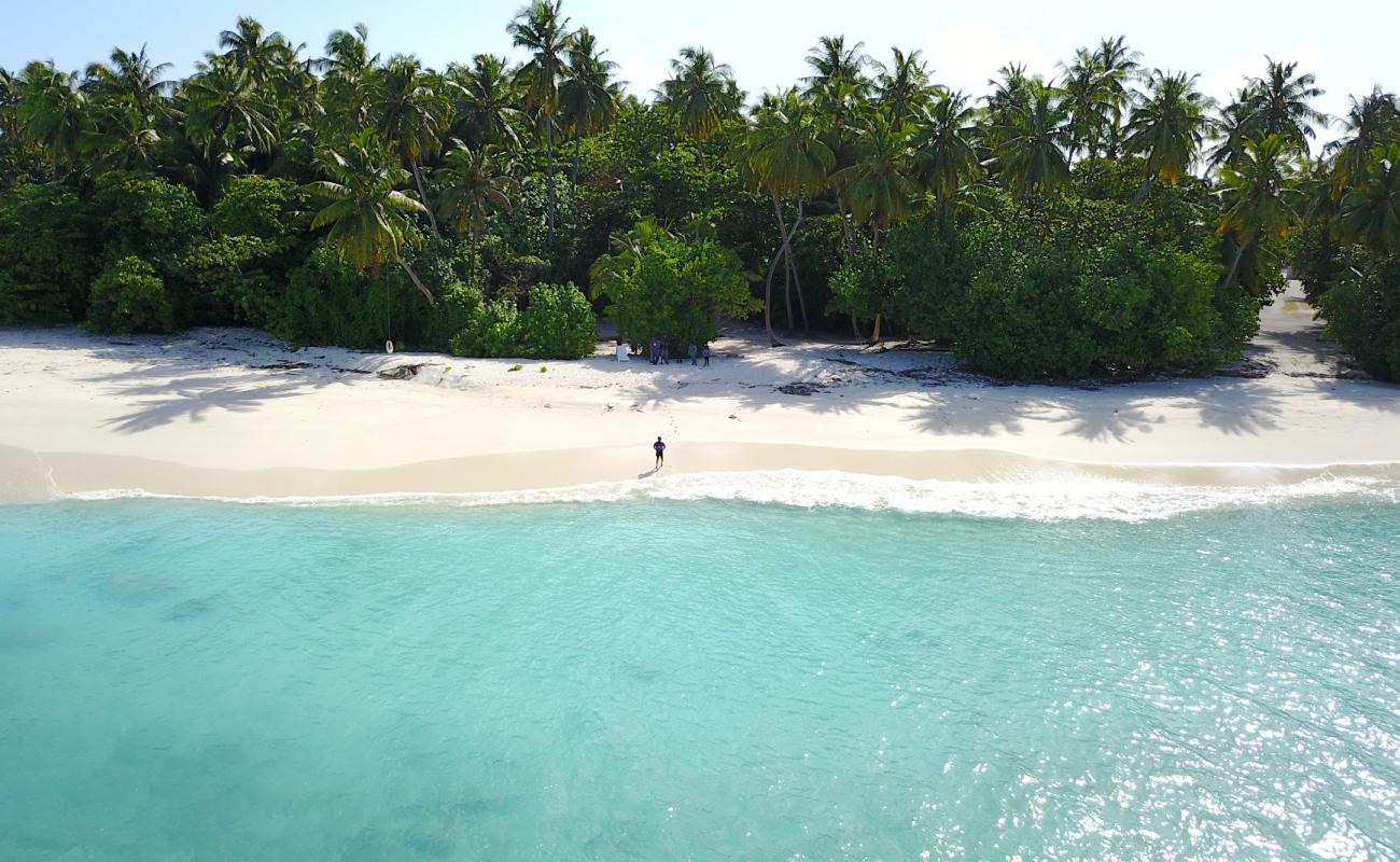 Foto de Rinbudhoo Beach con arena blanca superficie