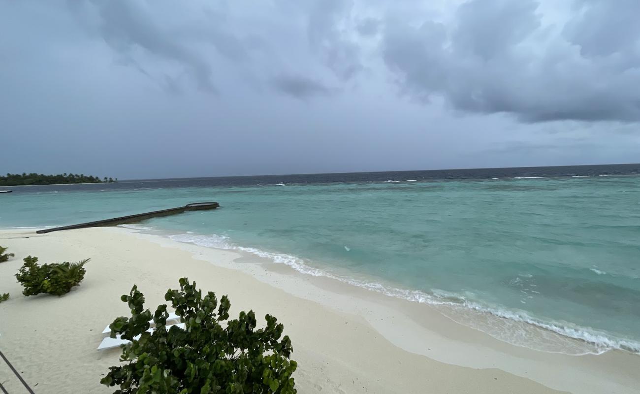 Foto de Playa Aarah con arena fina blanca superficie