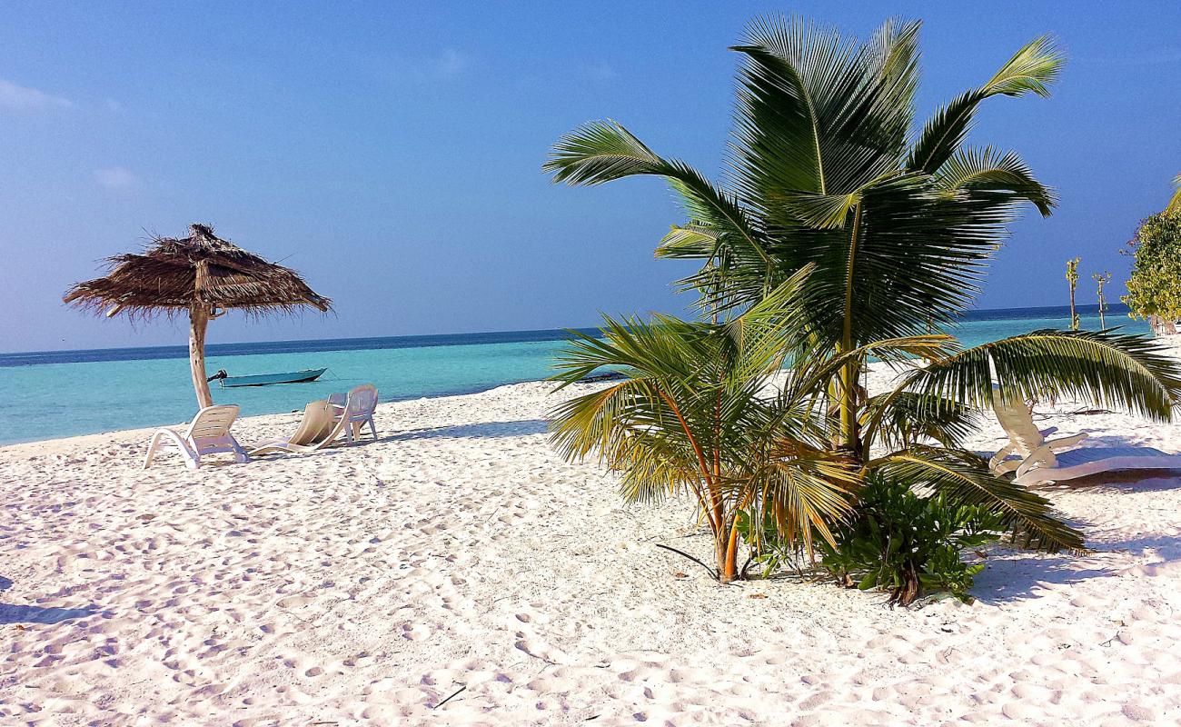 Foto de Playa Vashugiri con arena fina blanca superficie