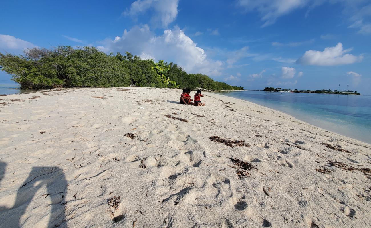 Foto de Kuda Finolhu Beach con arena fina blanca superficie