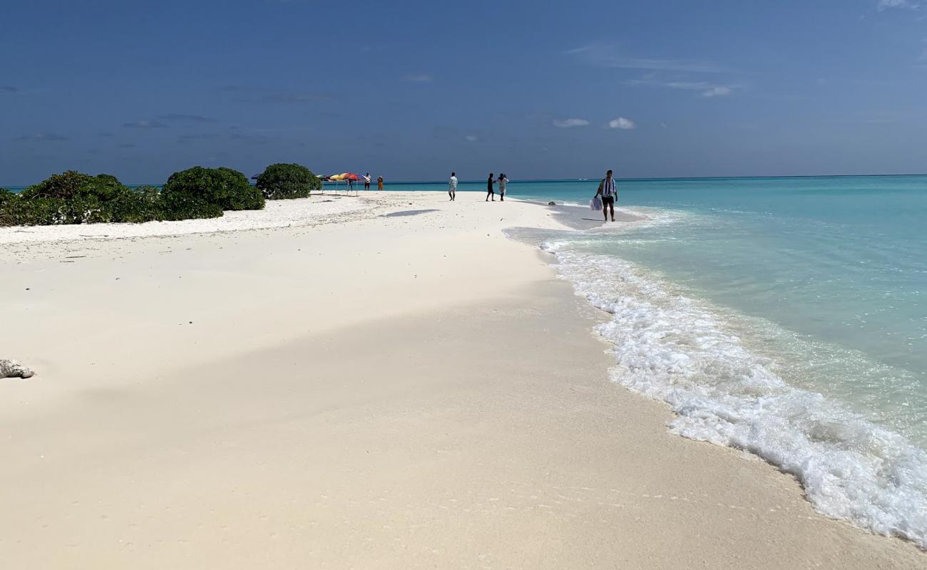 Foto de Sand bank Maafushi con arena fina blanca superficie