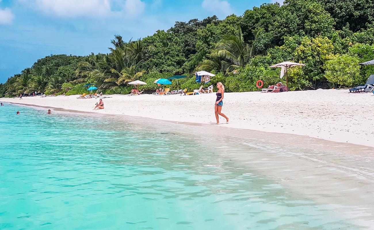 Foto de Ukulhas Beach con arena blanca superficie