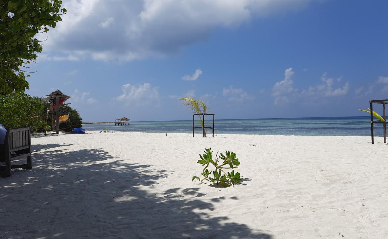 Foto de Himmafushi Beach con arena blanca superficie