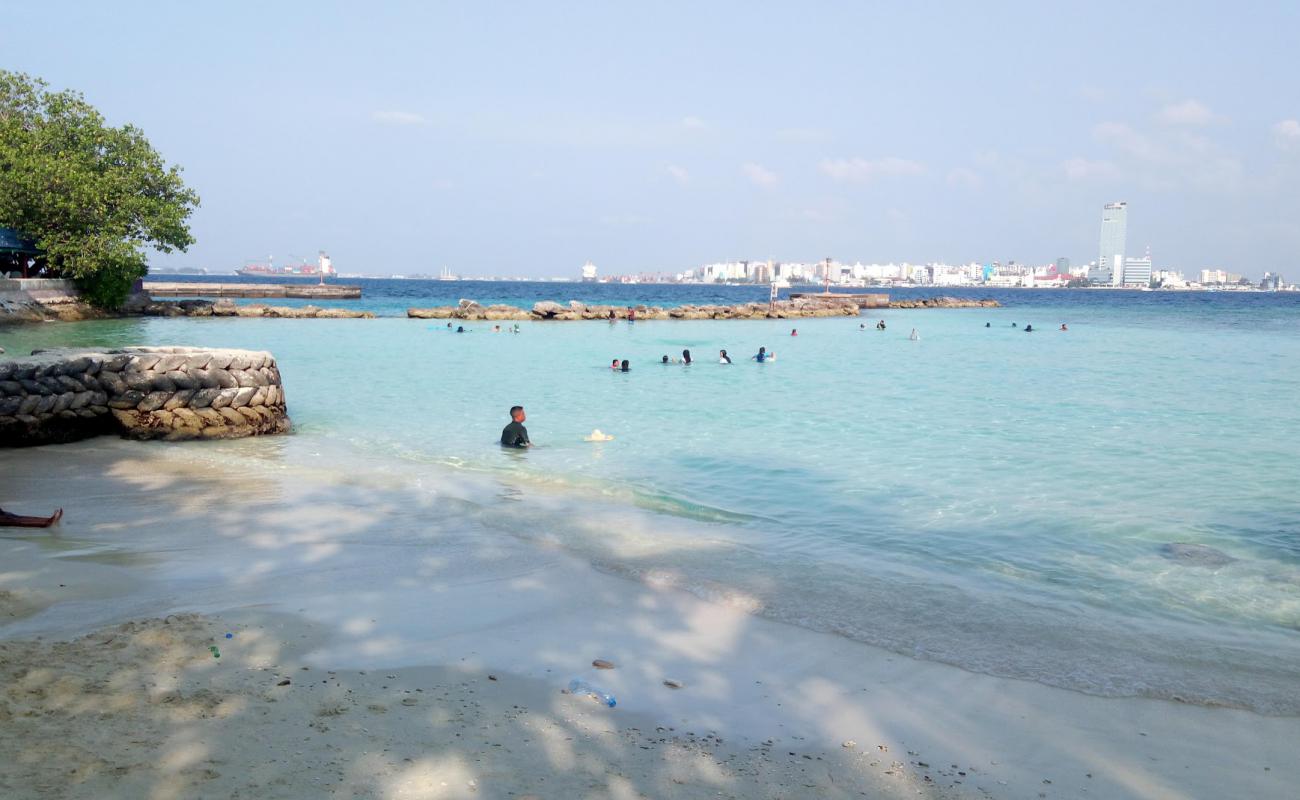 Foto de Villingili Beach con arena brillante superficie