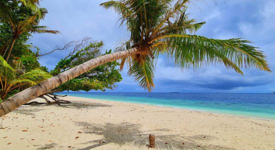 Dharavandhoo Beach