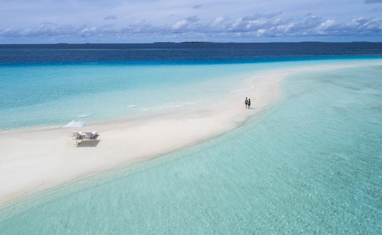 Foto de Playa de la Isla Landaagiraavaru con arena blanca superficie