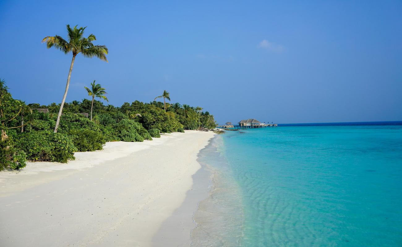 Foto de Playa de la Isla Vakkaru con brillante arena fina superficie