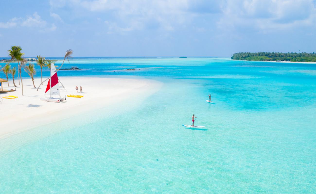 Foto de Playa de la Isla Innahuraa con arena blanca superficie