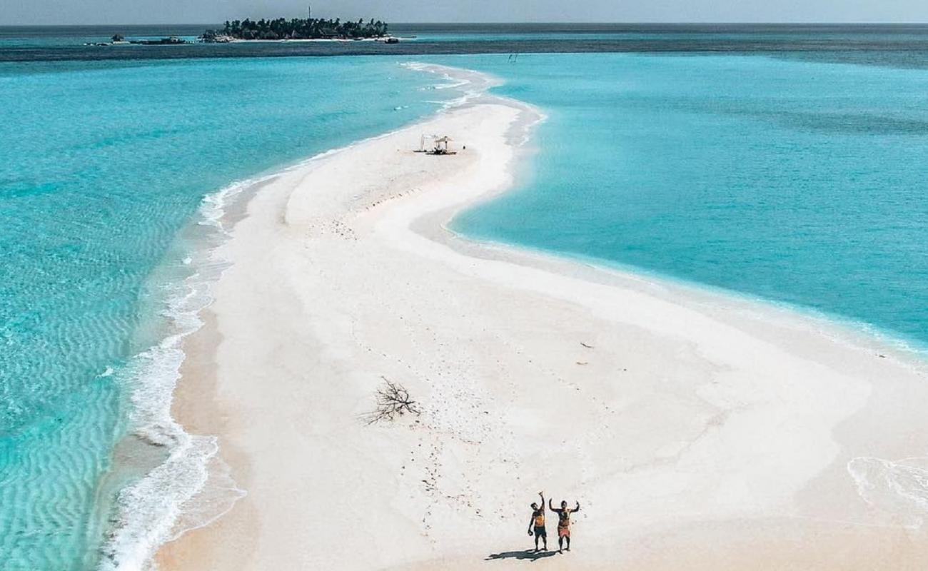 Foto de Meyyafushi Island Beach con arena blanca superficie