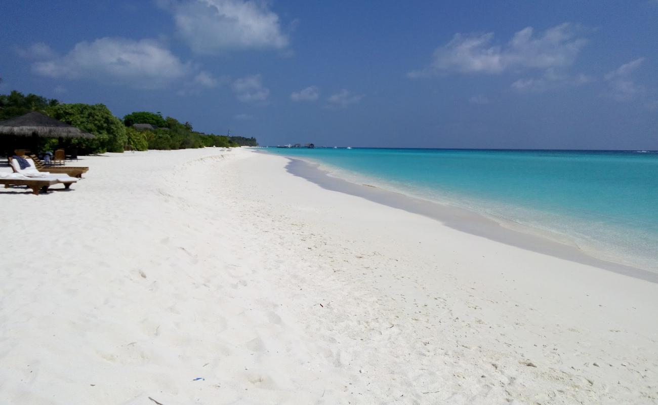 Foto de Playa de Madhiriguraidhoo con arena blanca superficie