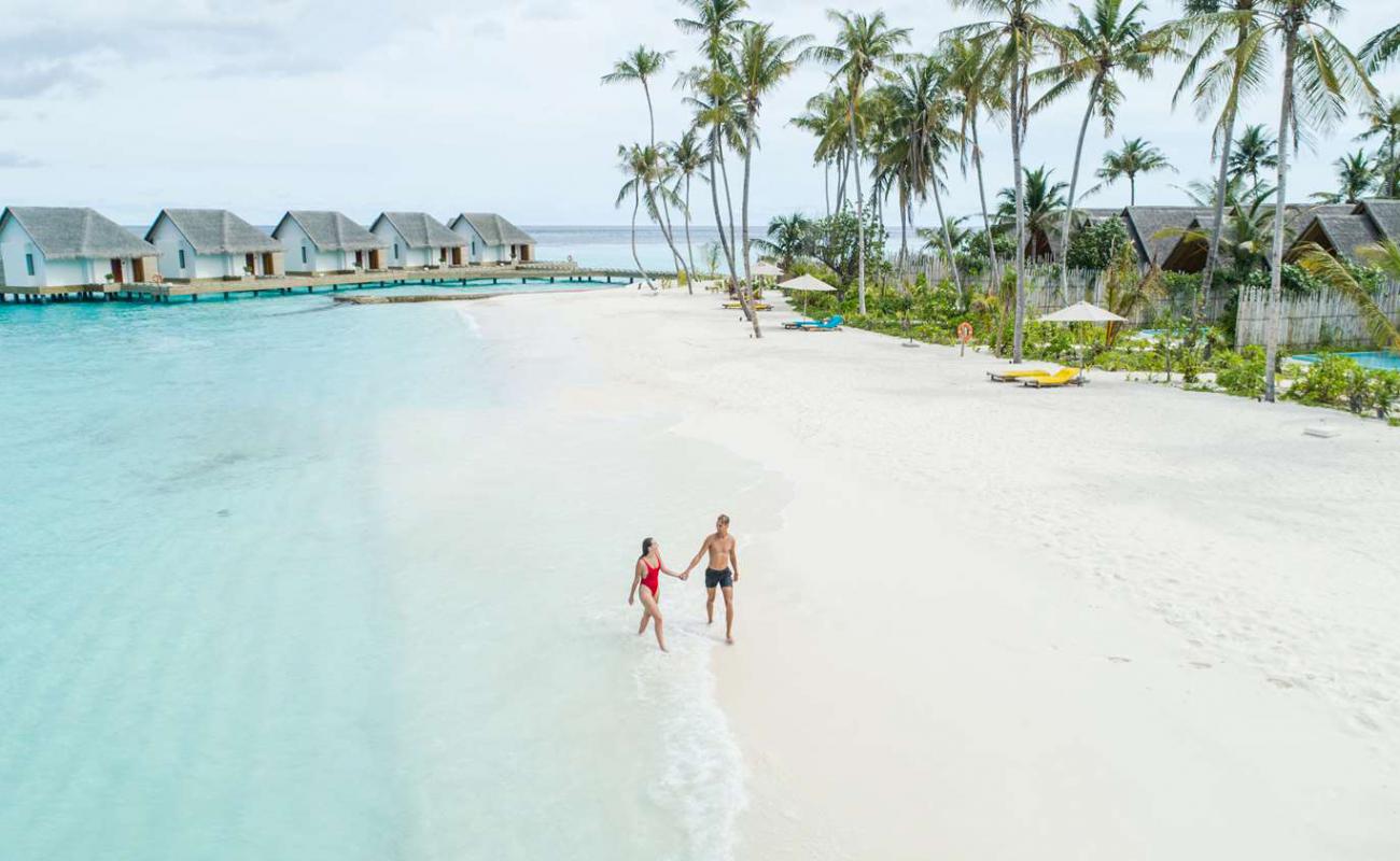 Foto de Playa de la Isla Fushifaru con arena blanca superficie