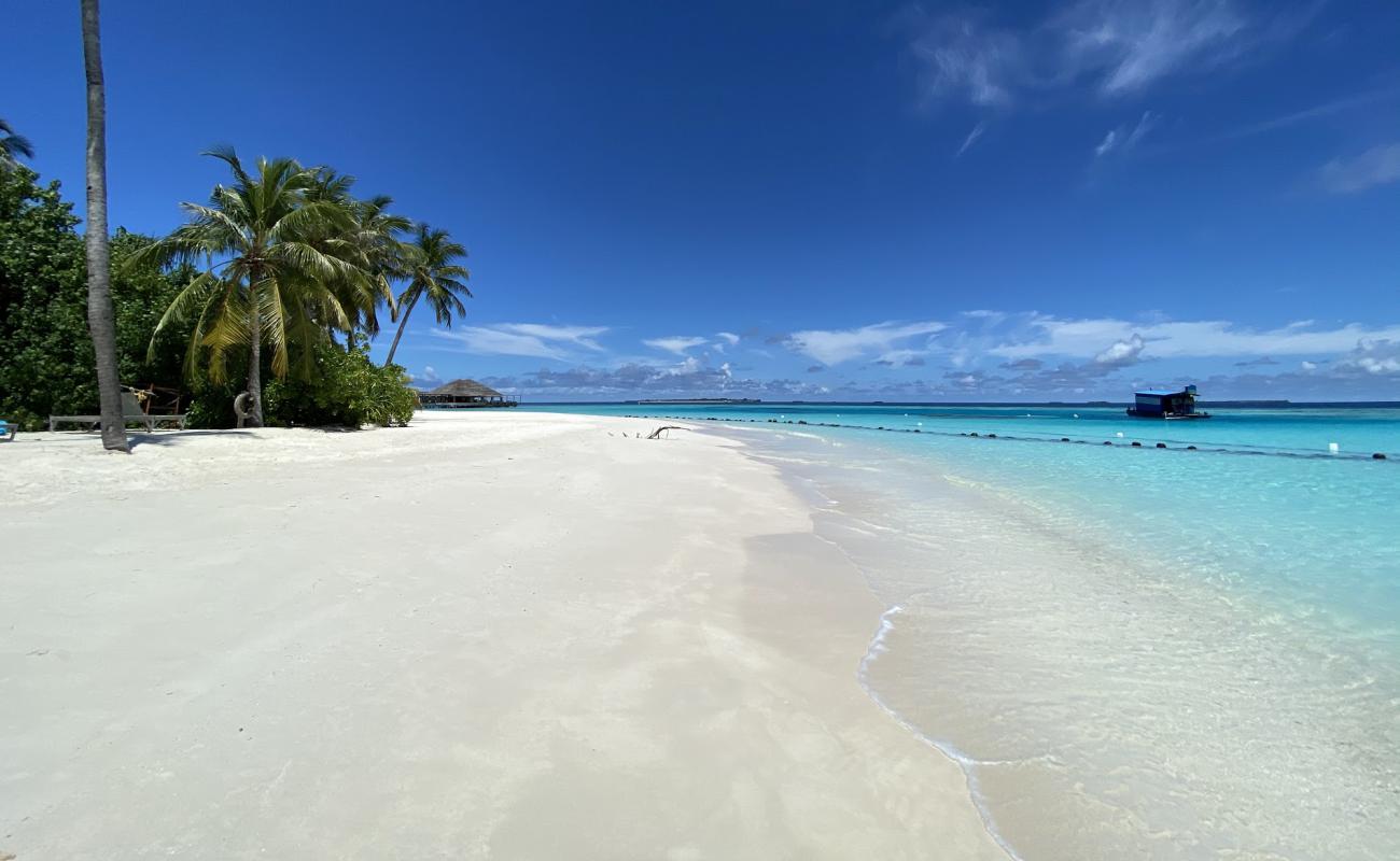 Foto de Playa de la Isla Huruvalhi con arena brillante superficie