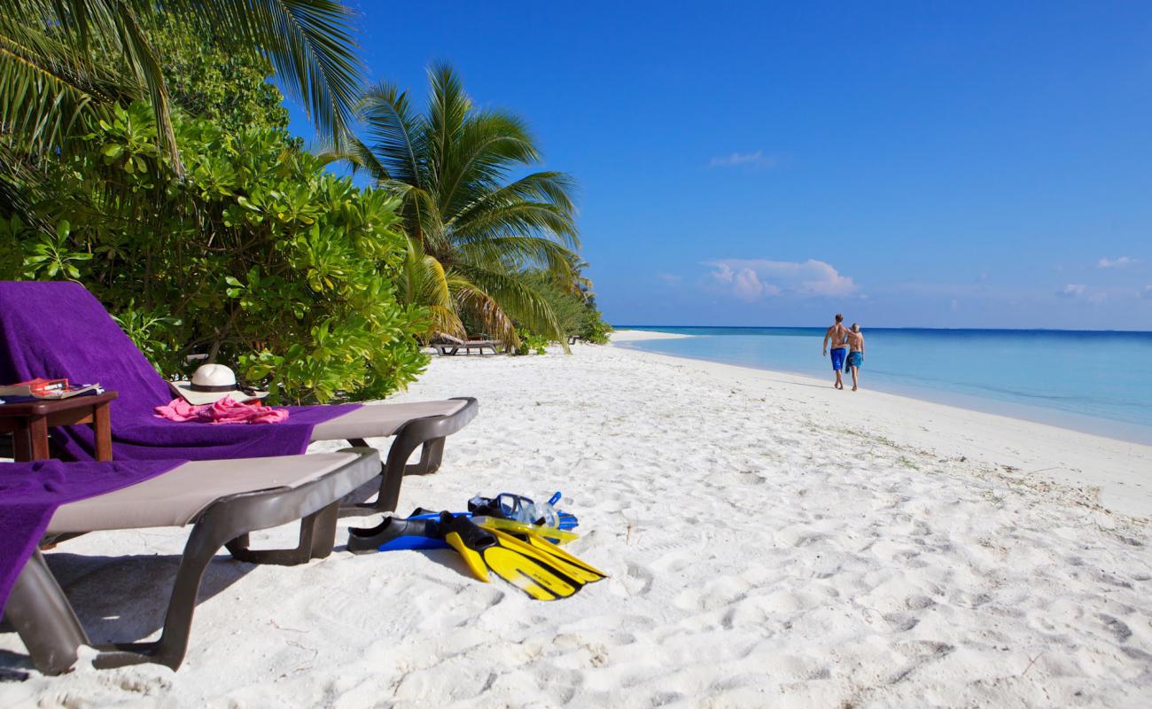 Foto de Playa de la Isla Komandoo con arena blanca superficie