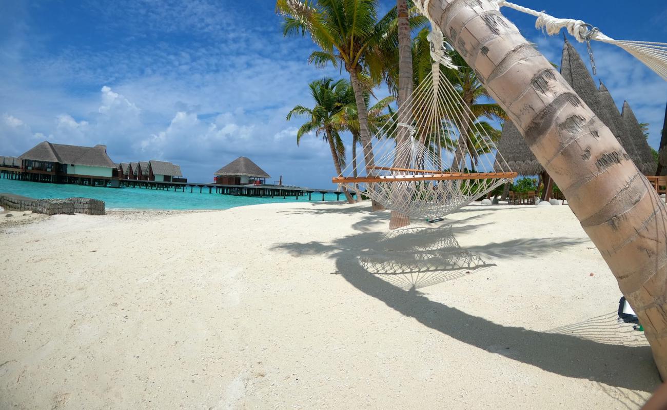 Foto de Playa de la Isla Aarah con arena blanca superficie