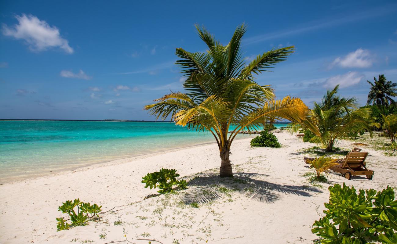 Foto de Playa de la Isla Meedhupparu con arena brillante superficie