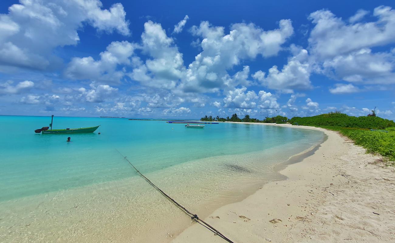 Foto de Dhidhoo beach con arena brillante superficie