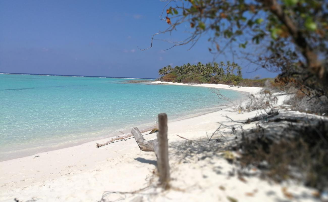 Foto de Innafinolhu Beach con arena brillante superficie