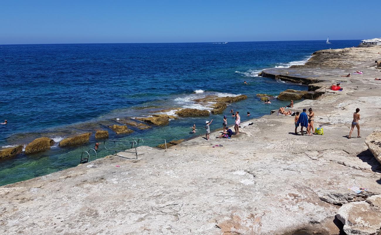 Foto de Qui-Si-Sana Beach con hormigón superficie