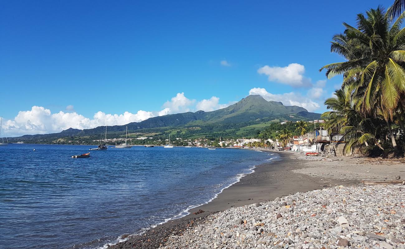 Foto de Plage de Saint-Pierre con arena gris superficie