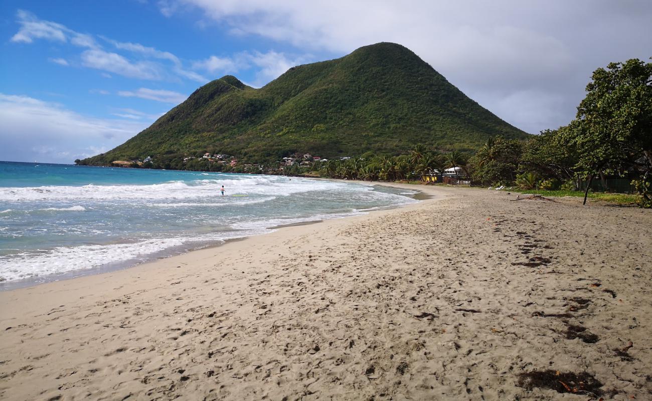 Foto de Le Diamant beach con arena de concha brillante superficie